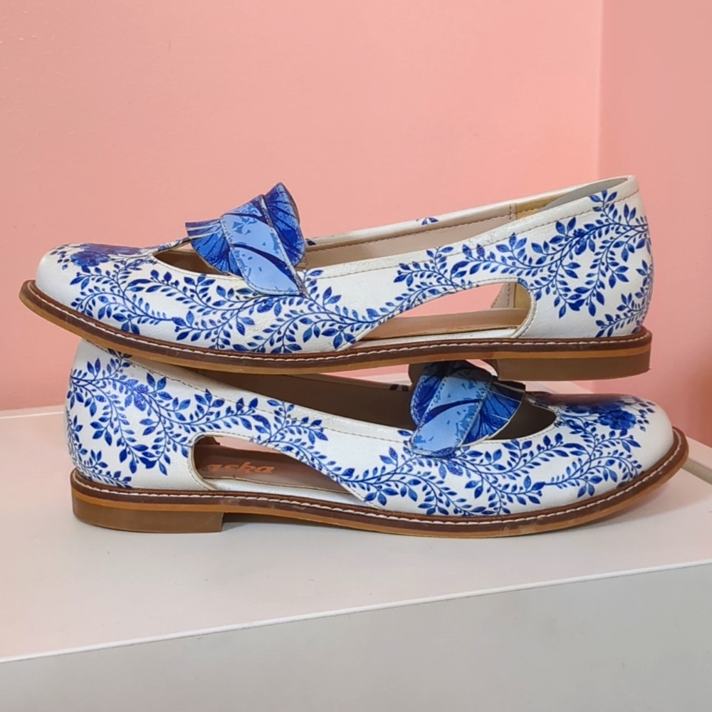 Euro Designer Alaska blue and white flats